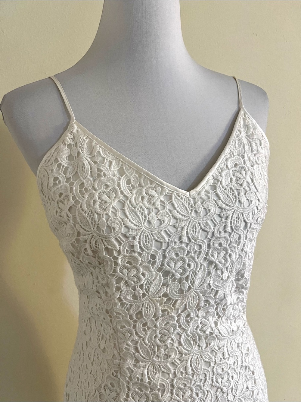 WHBM White Lace Crochet Floral Sheath Dress Size 10 Sleeveless bridal party lux - Picture 3 of 12